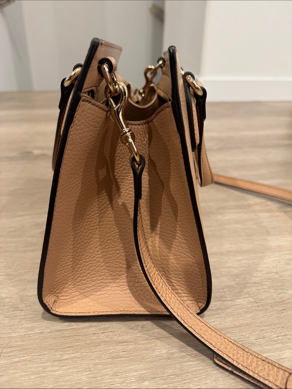 Gucci Soho Pebbled Leather convertible Top-Handle Satchel in Camel Tan - Picture 3 of 15